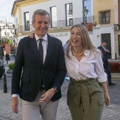 El presidente gallego, Alfonso Rueda, junto a la presidenta extremeña, María Guardiola, a su llegada a la sede de la Presidencia de la Junta en Mérida.