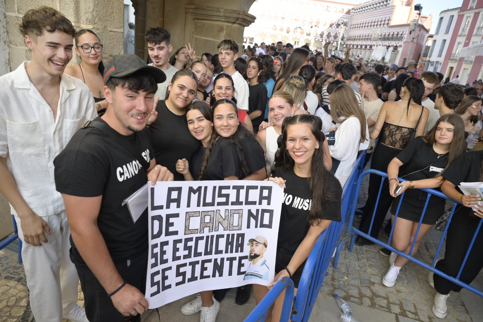 12 horas de cola para ver a Cano en el Alcazaba Festival