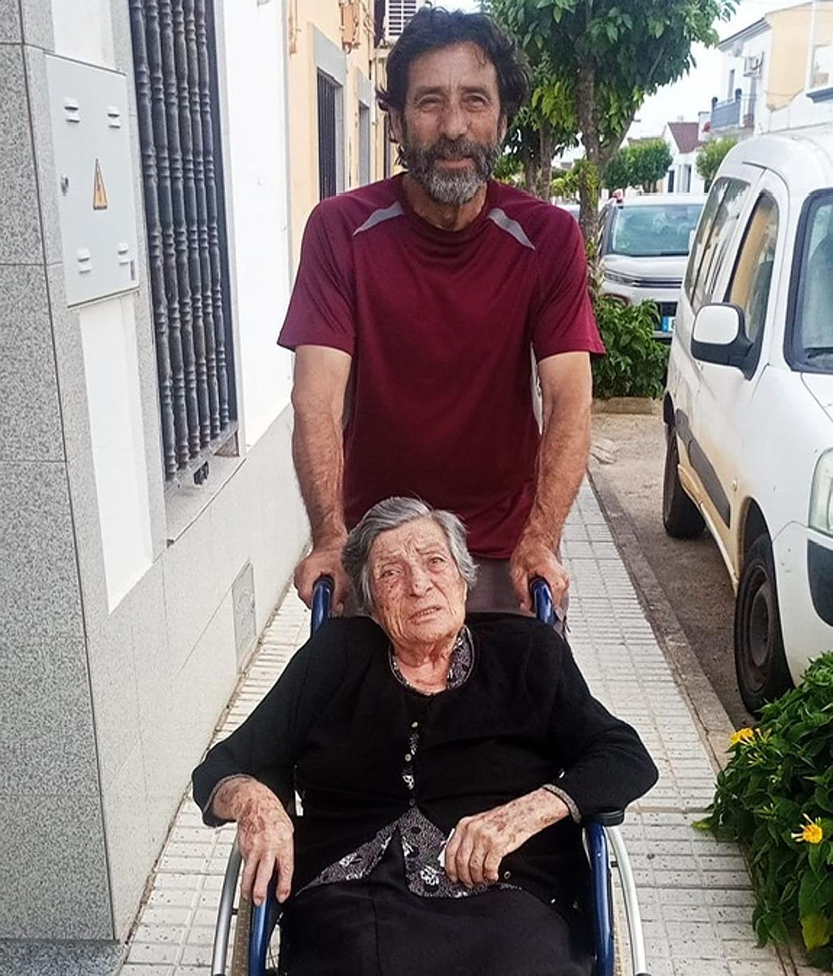Víctor Rodríguez con su madre, Francisca Corbacho .