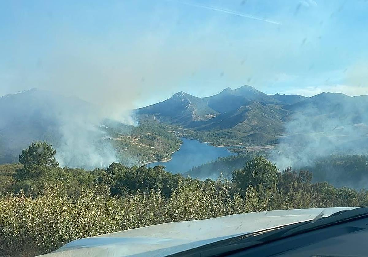 Así ha sido el incendio declarado en Cañamero