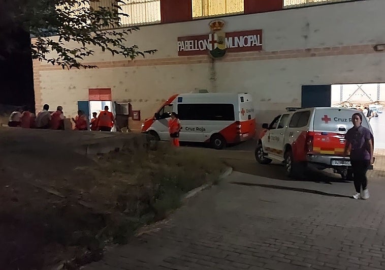 El albergue instalado en el polideportivo municipal.