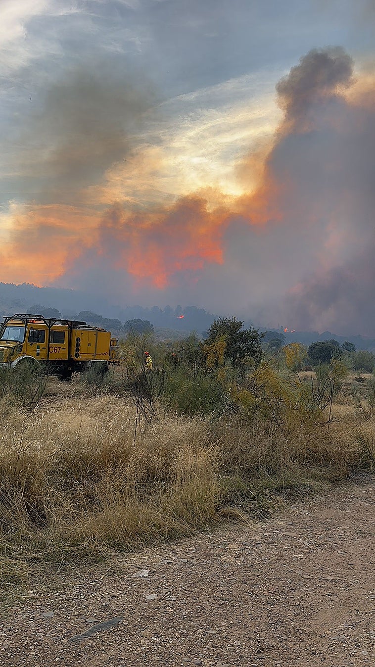 Foto del incendio en Valdecaballeros.