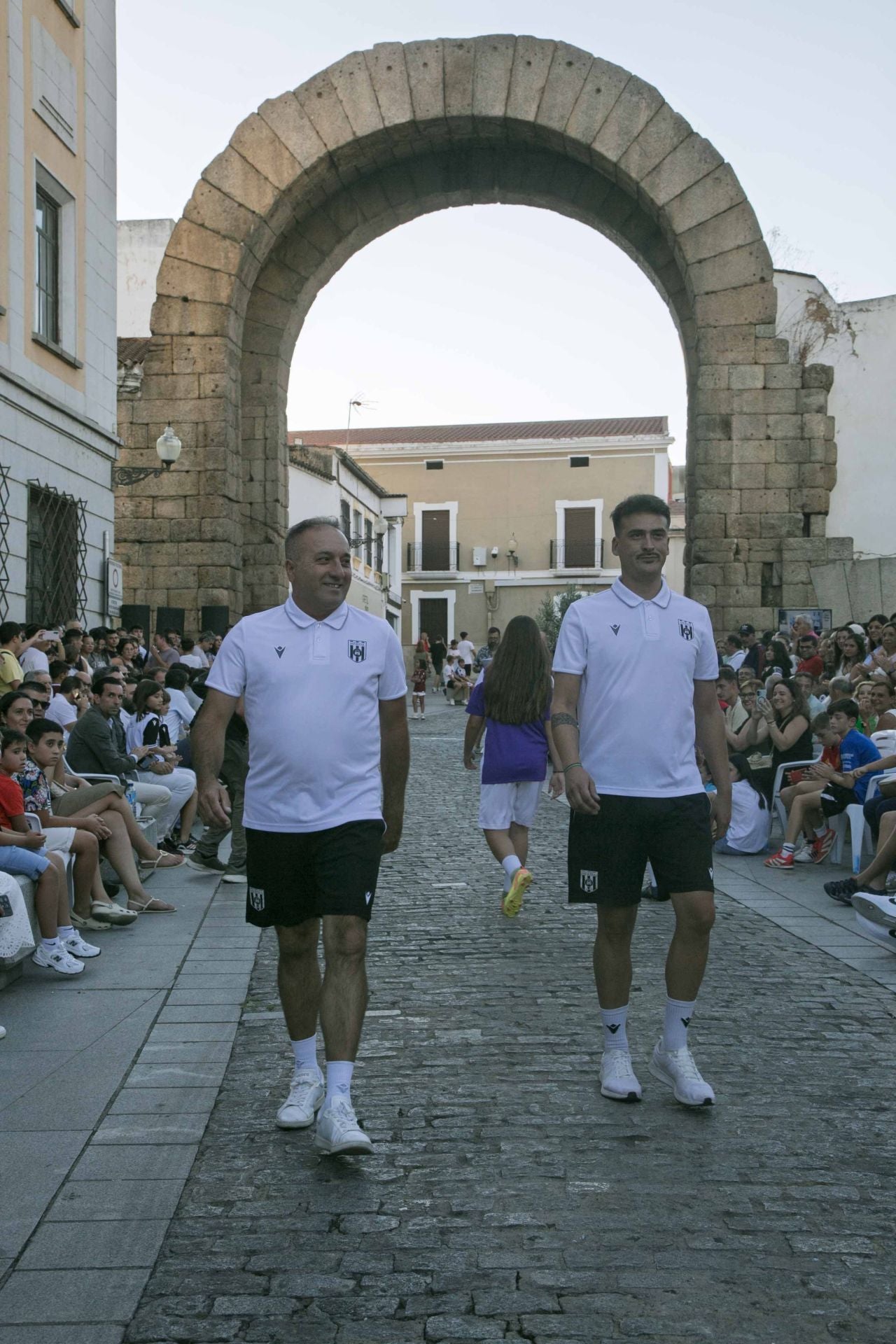Fotos | Así ha sido la presentación de la nueva equipación del Mérida