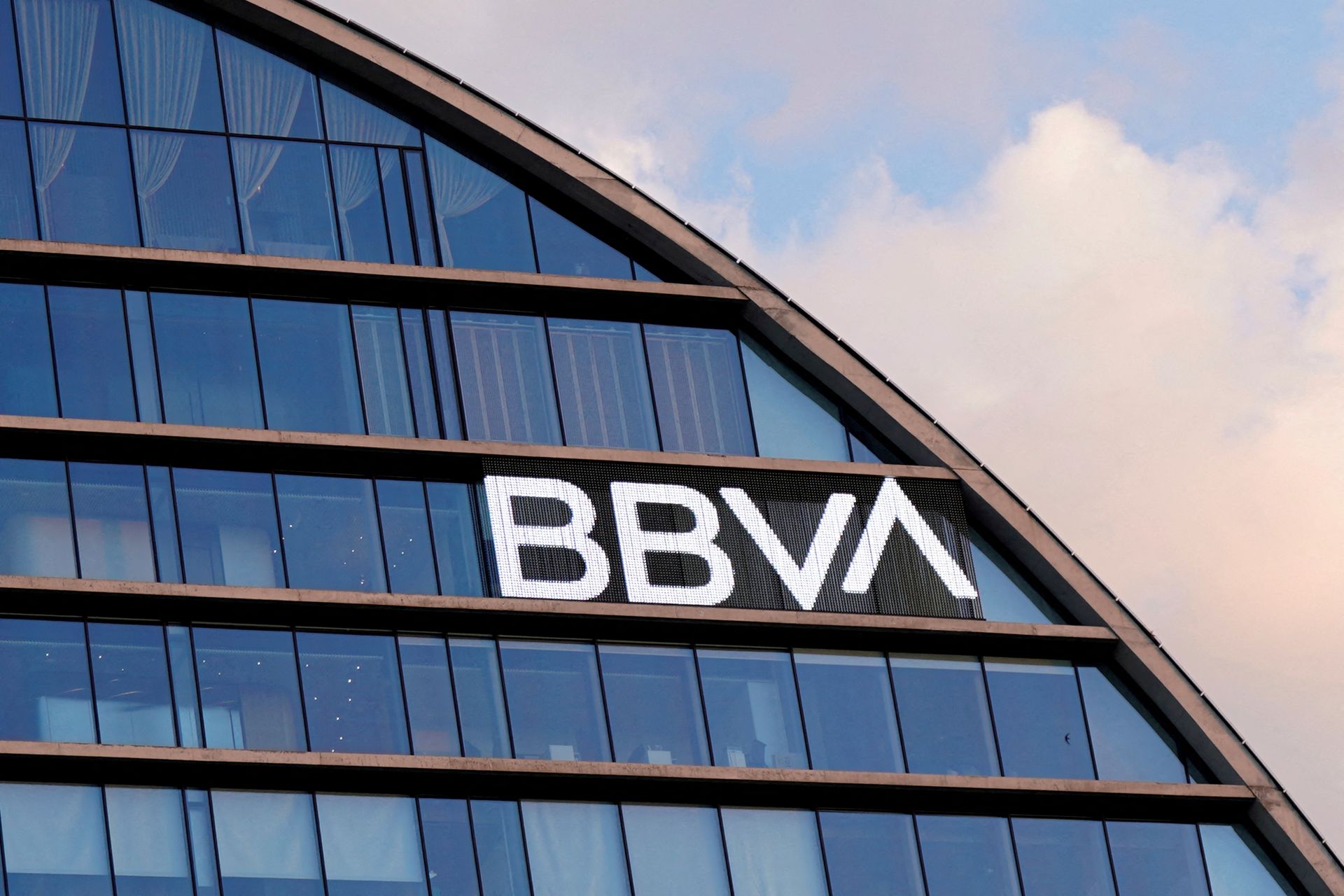 ¿Has recibido este SMS del BBVA? No lo abras: es un fraude para robar tus datos bancarios