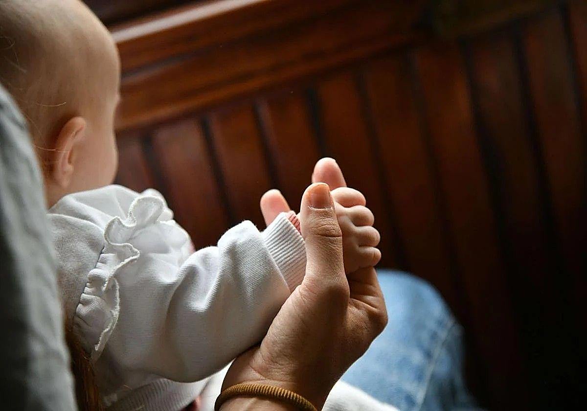 Madre con un bebé recién nacido.
