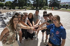 Organizadores y participantes de la 'Búsqueda del tesoro 2024'.