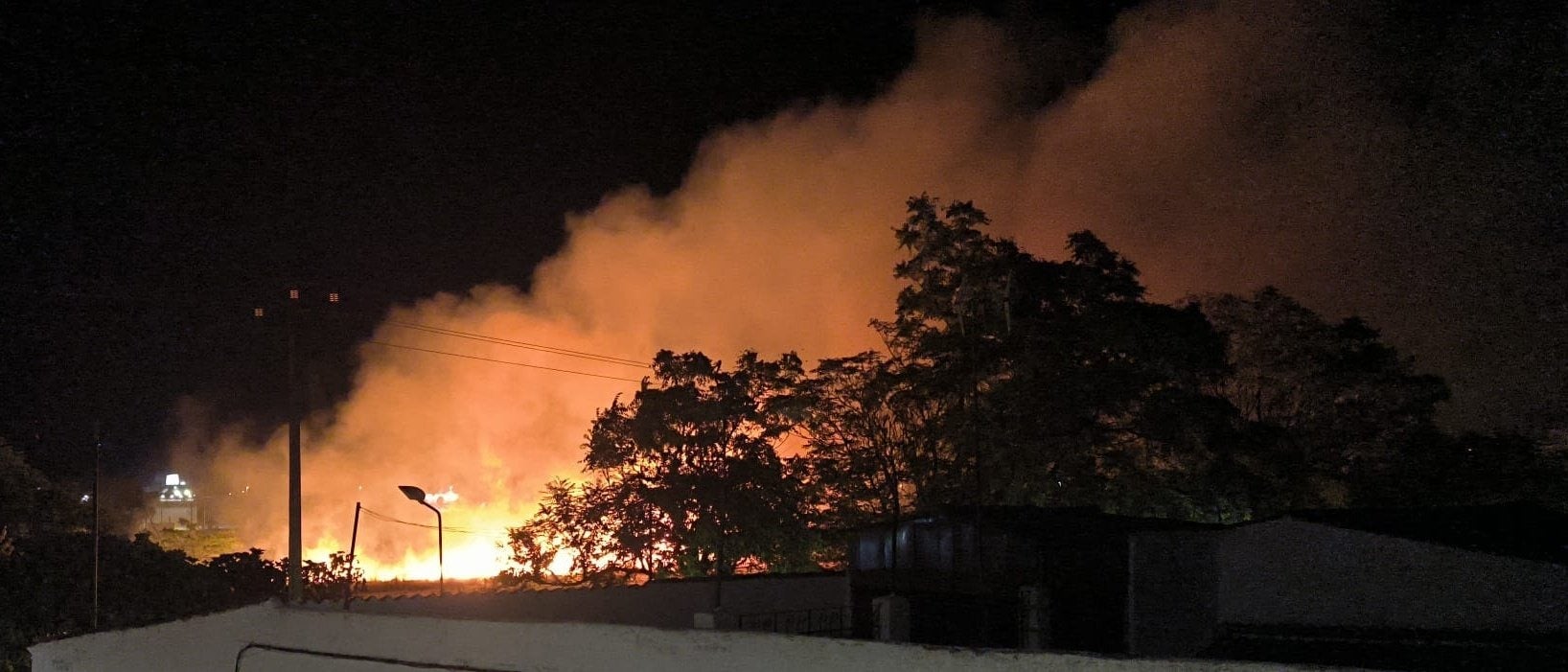 Incendio de pastos en Aldea Moret (Cáceres).