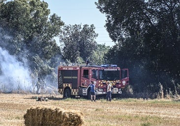 Un camión de los bomberos de Badajoz, fuera de servicio tras sufrir daños en uno de los incendios