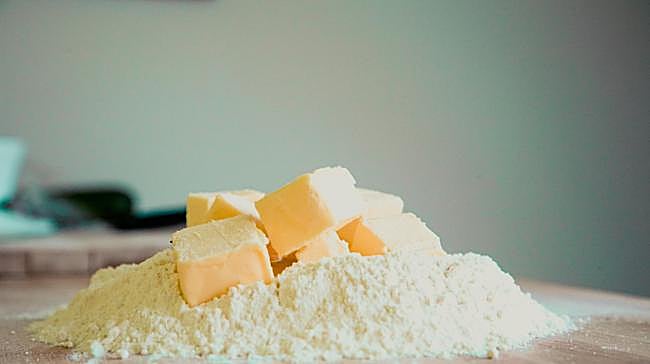 ¿Menos de 1 ración al día de mantequilla, margarina o nata?