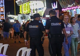 Agentes de Policía Nacional este jueves en el recinto ferial de Villanueva de la Serena.