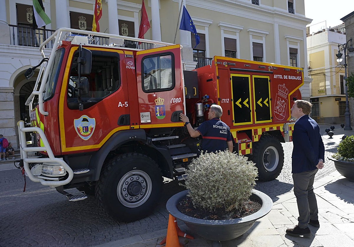 Nuevo camión de los bomberos de Badajoz.