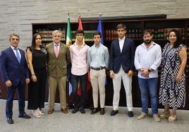 El consejero Ignacio Higuero recibe a los tres finalistas del Circuito de Novilladas de Extremadura.
