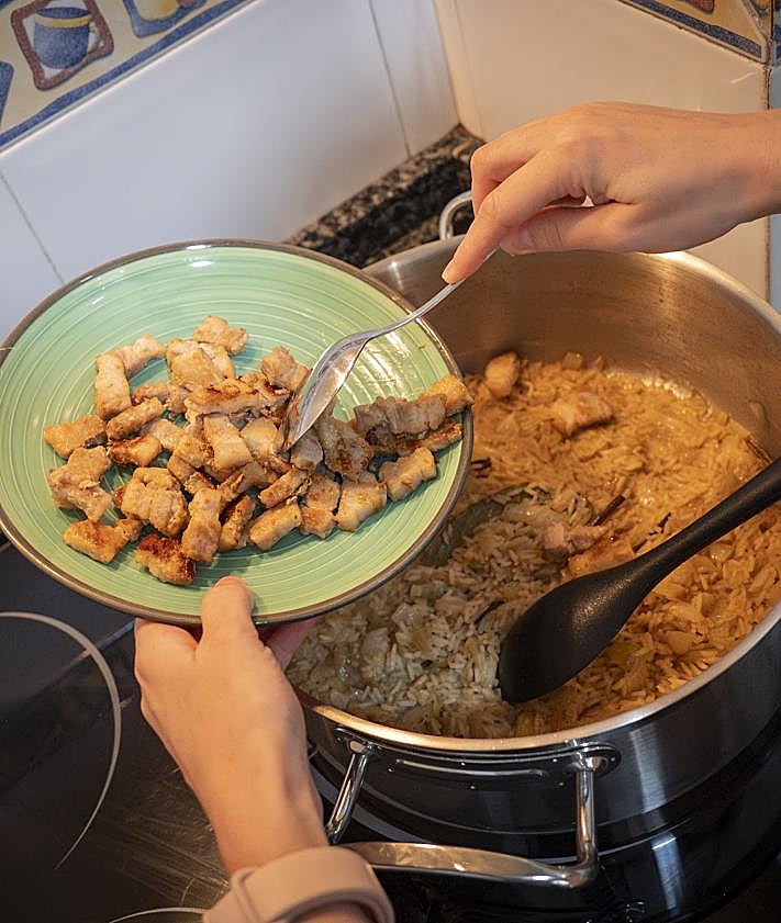 Imagen secundaria 2 - Preparación del arroz con panceta