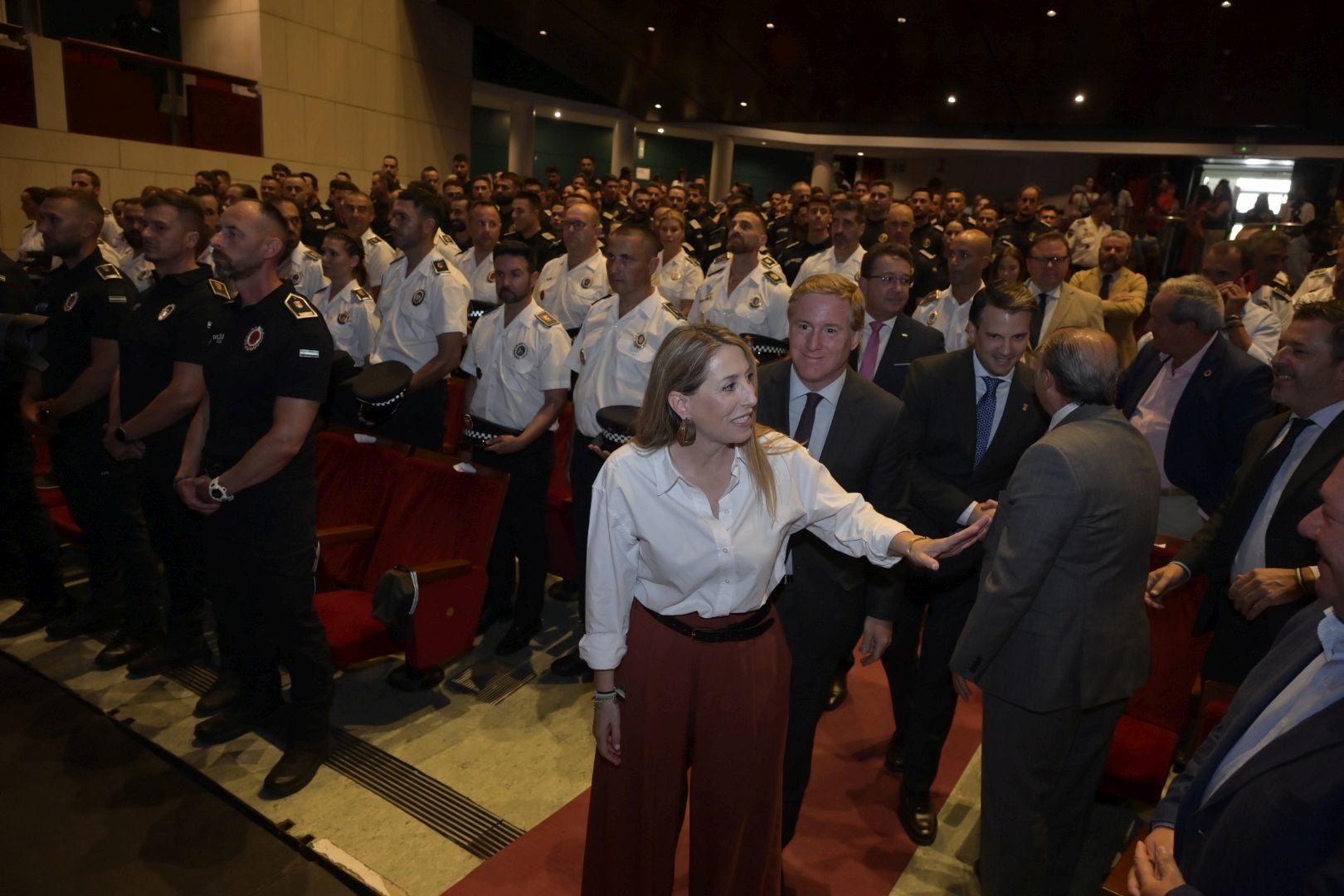 Fotos | Así ha sido la entrega de despachos de la XXXIII promoción de mandos y agentes de la Policía Local