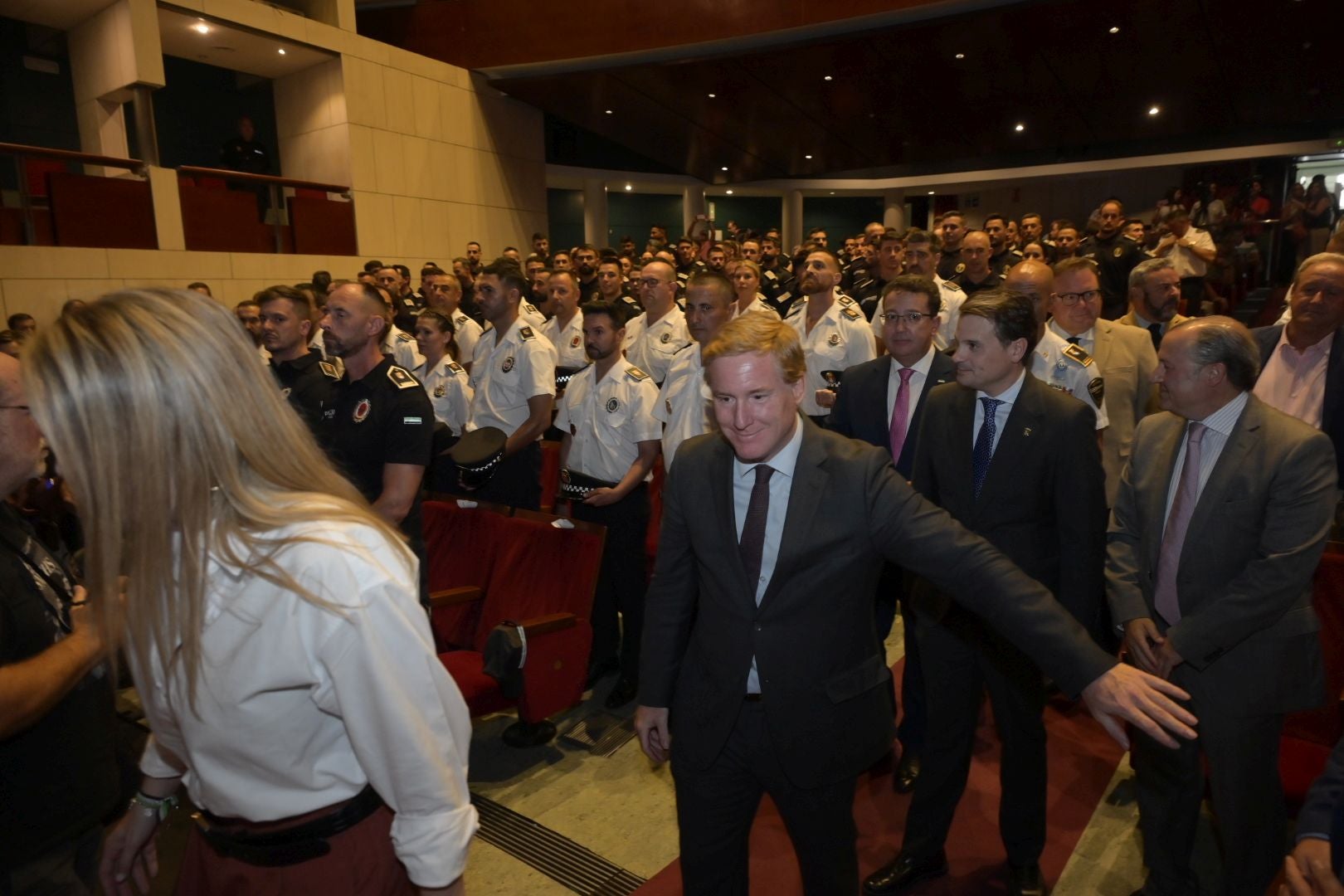 Fotos | Así ha sido la entrega de despachos de la XXXIII promoción de mandos y agentes de la Policía Local