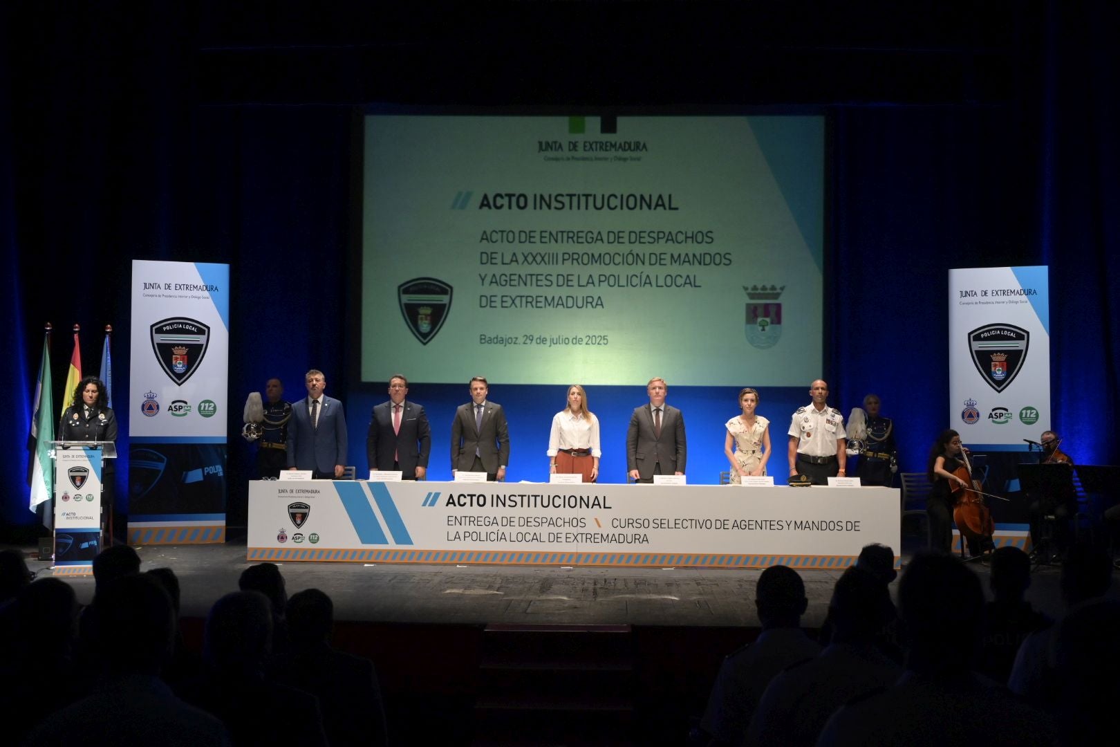 Fotos | Así ha sido la entrega de despachos de la XXXIII promoción de mandos y agentes de la Policía Local