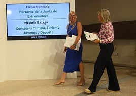 La consejera de Hacienda y nueva portavoz de la Junta, Elena Manzano, junto a la consejera de Cultura y exportavoz, Victoria Bazaga.