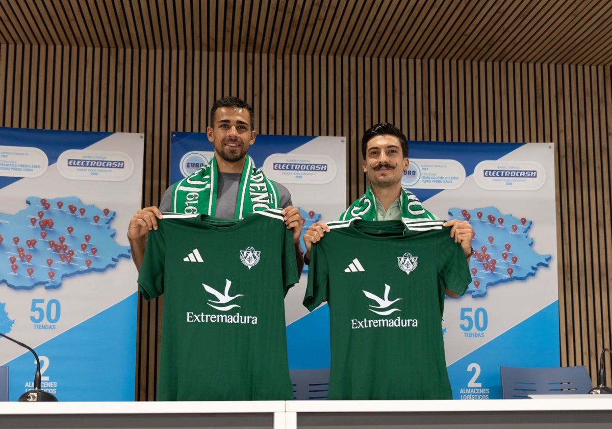 Diego Gómez y Sanchidrián, presentados como nuevos jugadores del Cacereño.