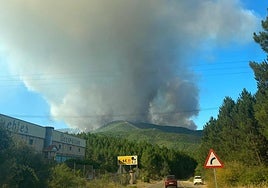 Fotos | Así está el aparatoso incendio de Las Hurdes