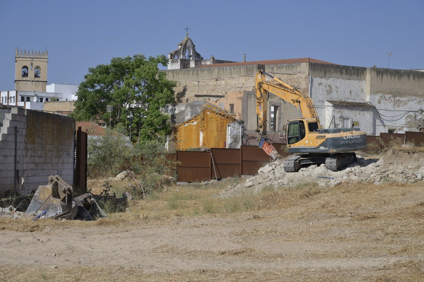 Fotos | Máquinas trabajando en la zona del Campillo de Badajoz