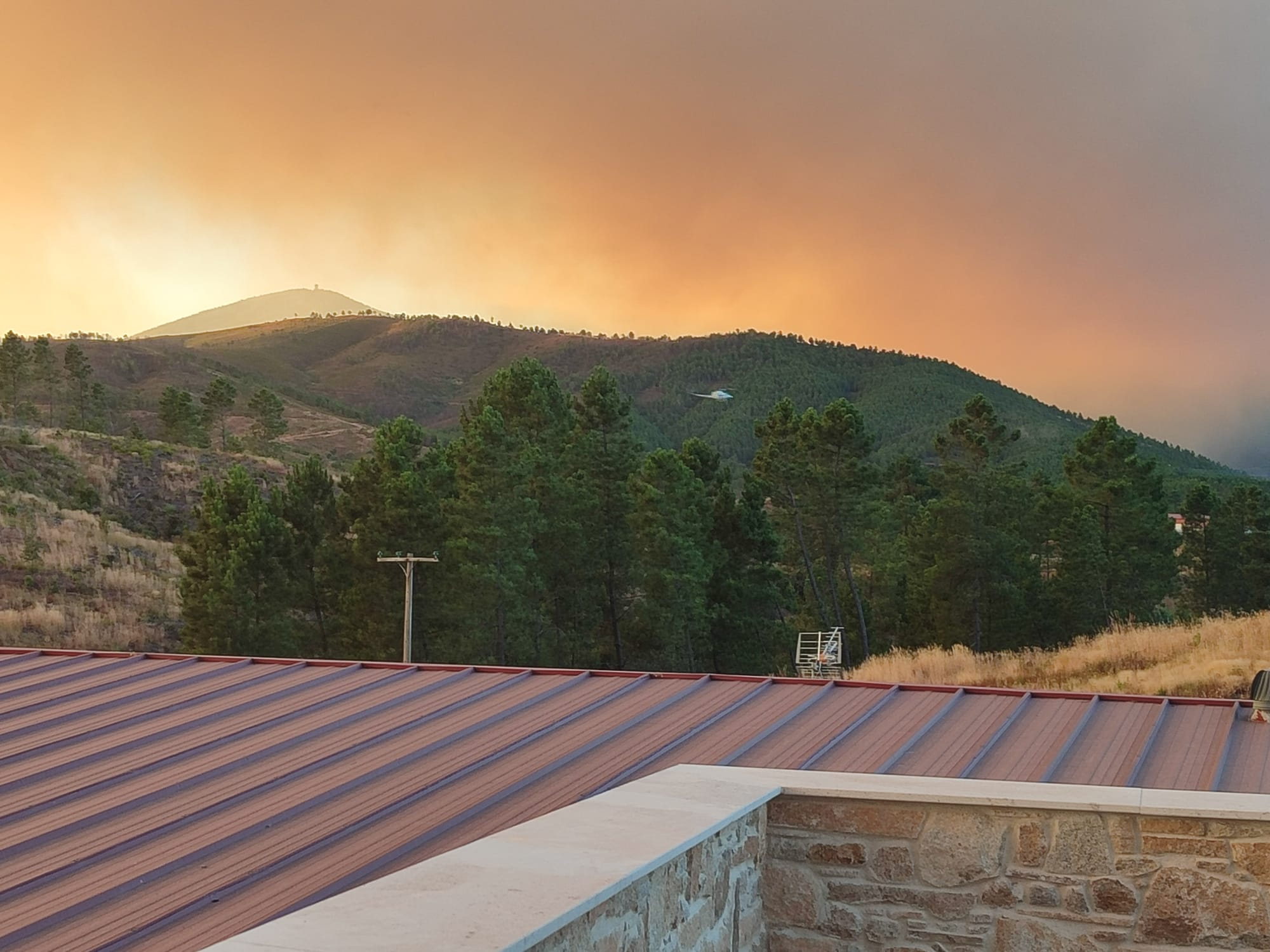 Fotos | Así está el aparatoso incendio de Las Hurdes
