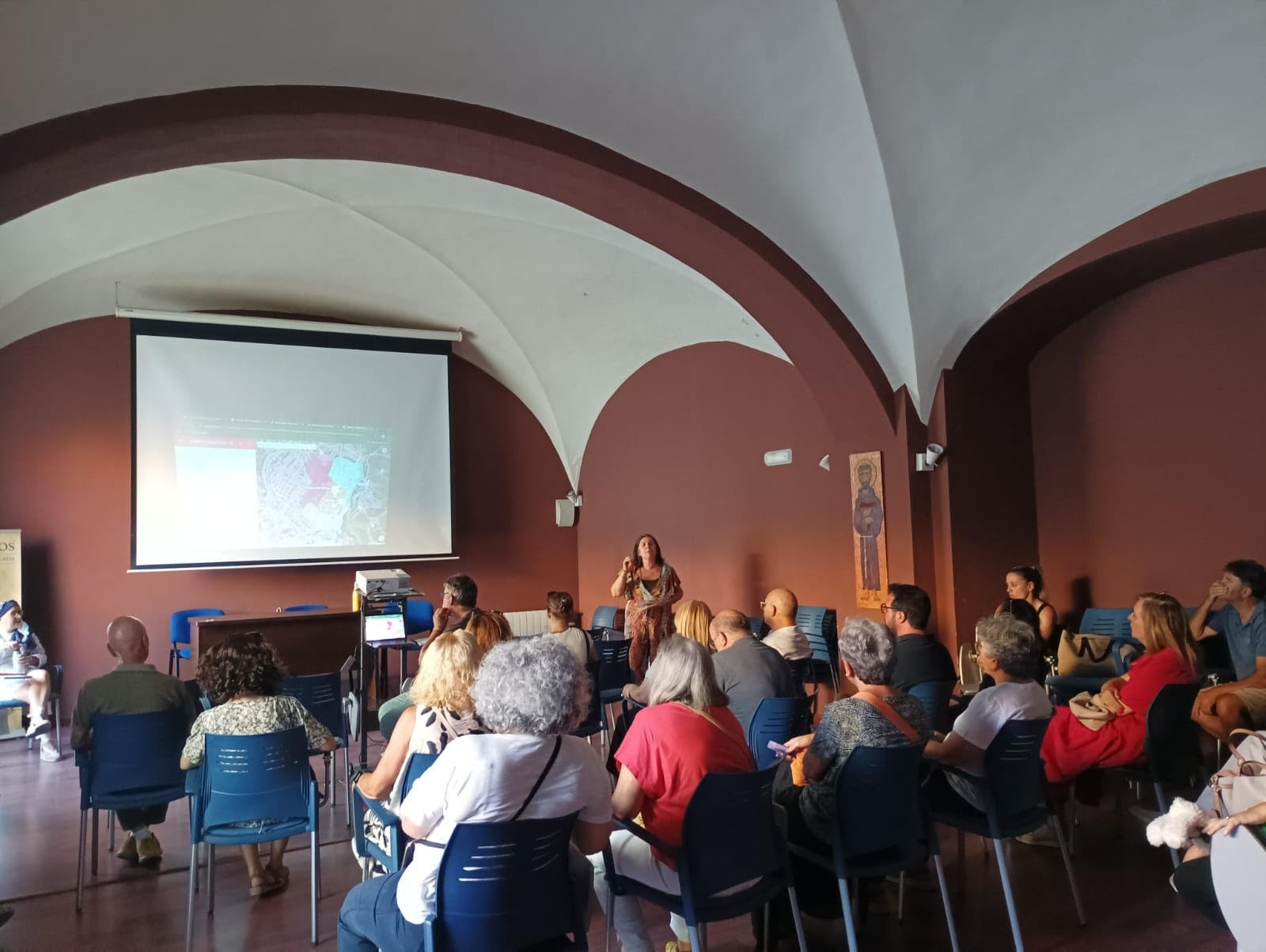 47 vecinos asistieron a la reunión celebrada este martes.