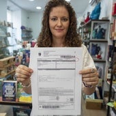 El recibo de la tasa de basuras que ha recibido la tienda Strass de Badajoz.