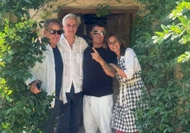 Alejandro Sanz durante su visita a Los Confites Organic Farm, en Jarandilla de la Vera.