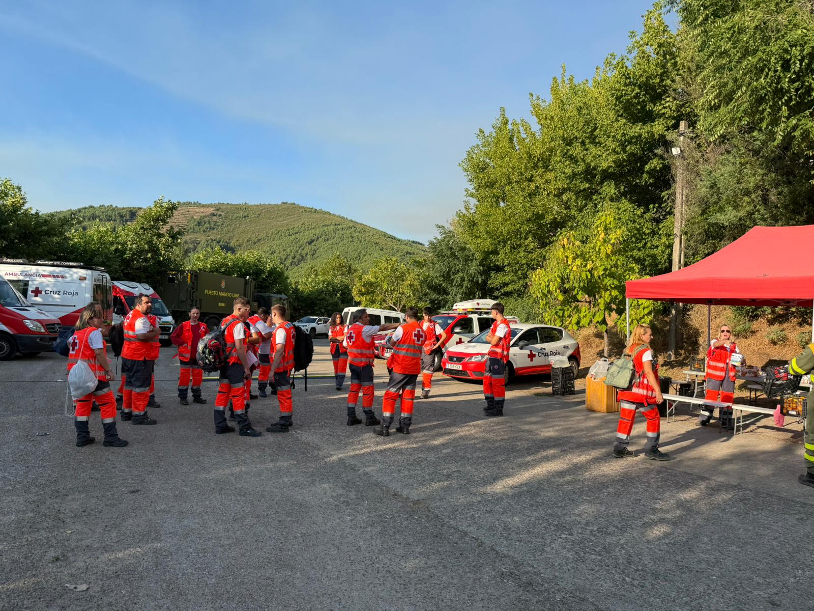 Equipos de emergencias en el lugar del incendio