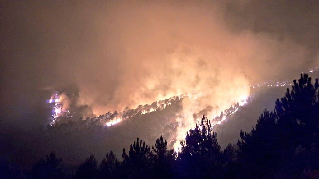 Efectivos de la AT Brif de Cuenca actúan en el incendio de Las Hurdes.