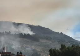 Así luchan los bomberos contra el incendio de Las Hurdes desde dentro