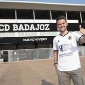 Reef Jones en el Nuevo Vivero antes del primer amistoso de pretemporada.