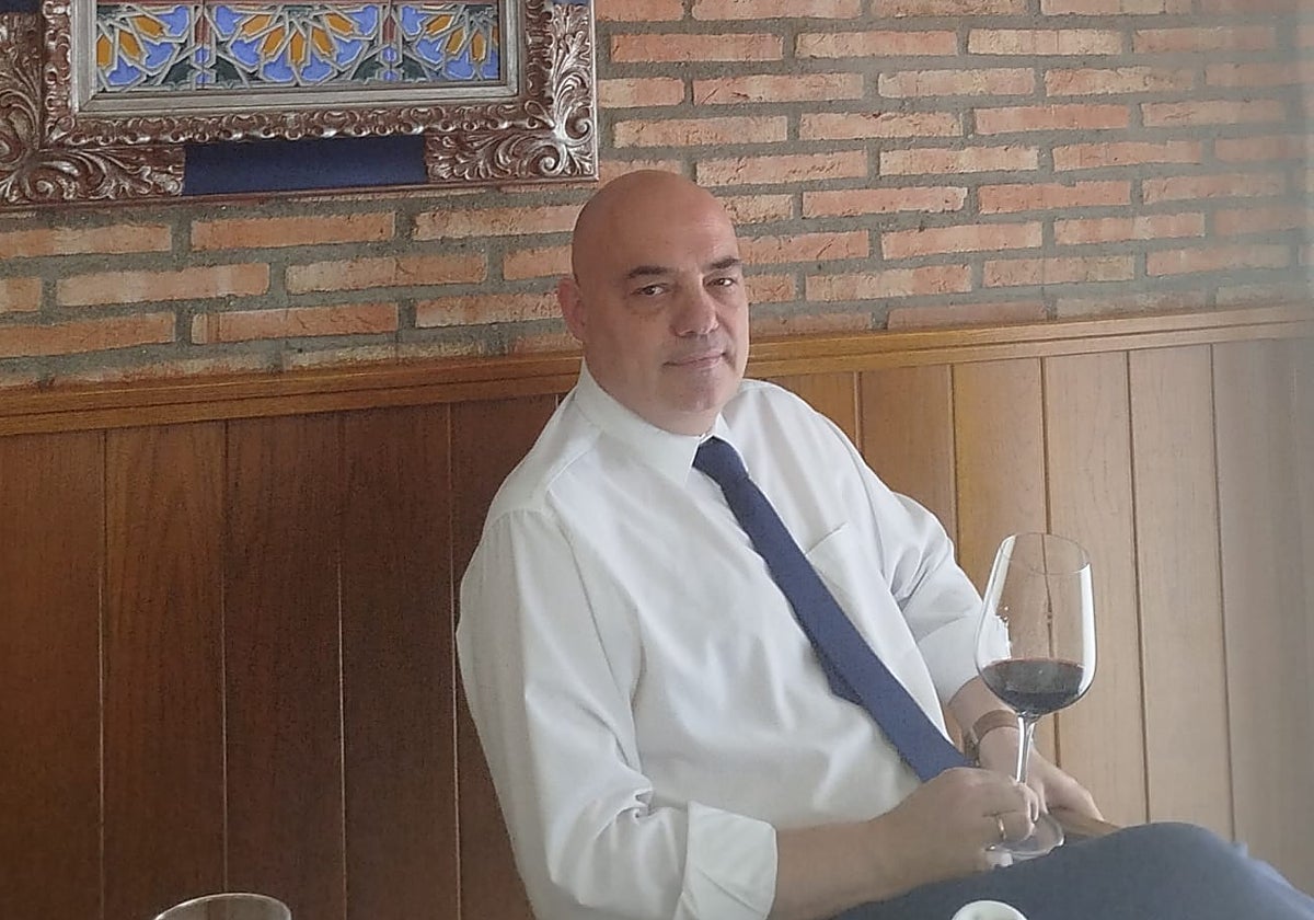 Tomás Doncel en su restaurante Casa Tomás.