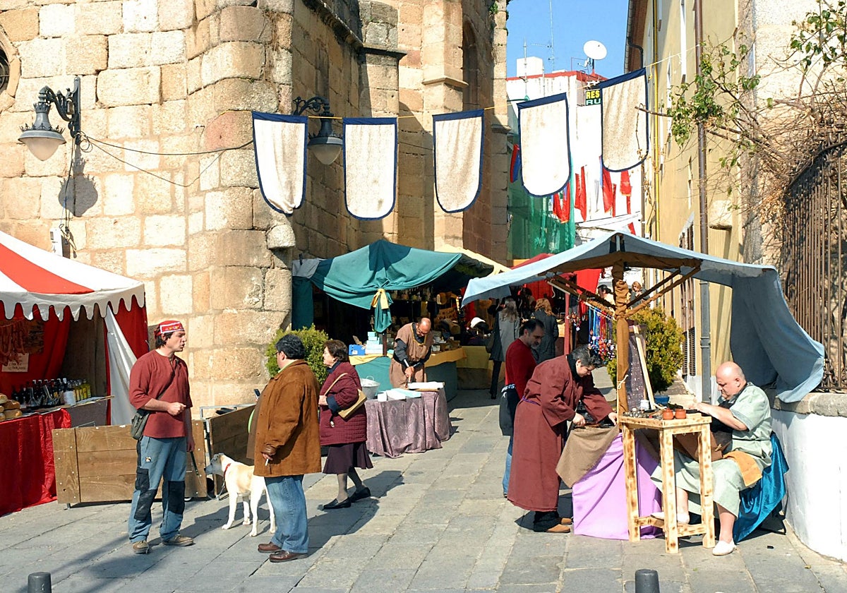 Mercado de artesanía en Mérida en una imagen retrospectiva. En este caso, cuando se celebraba en febrero.