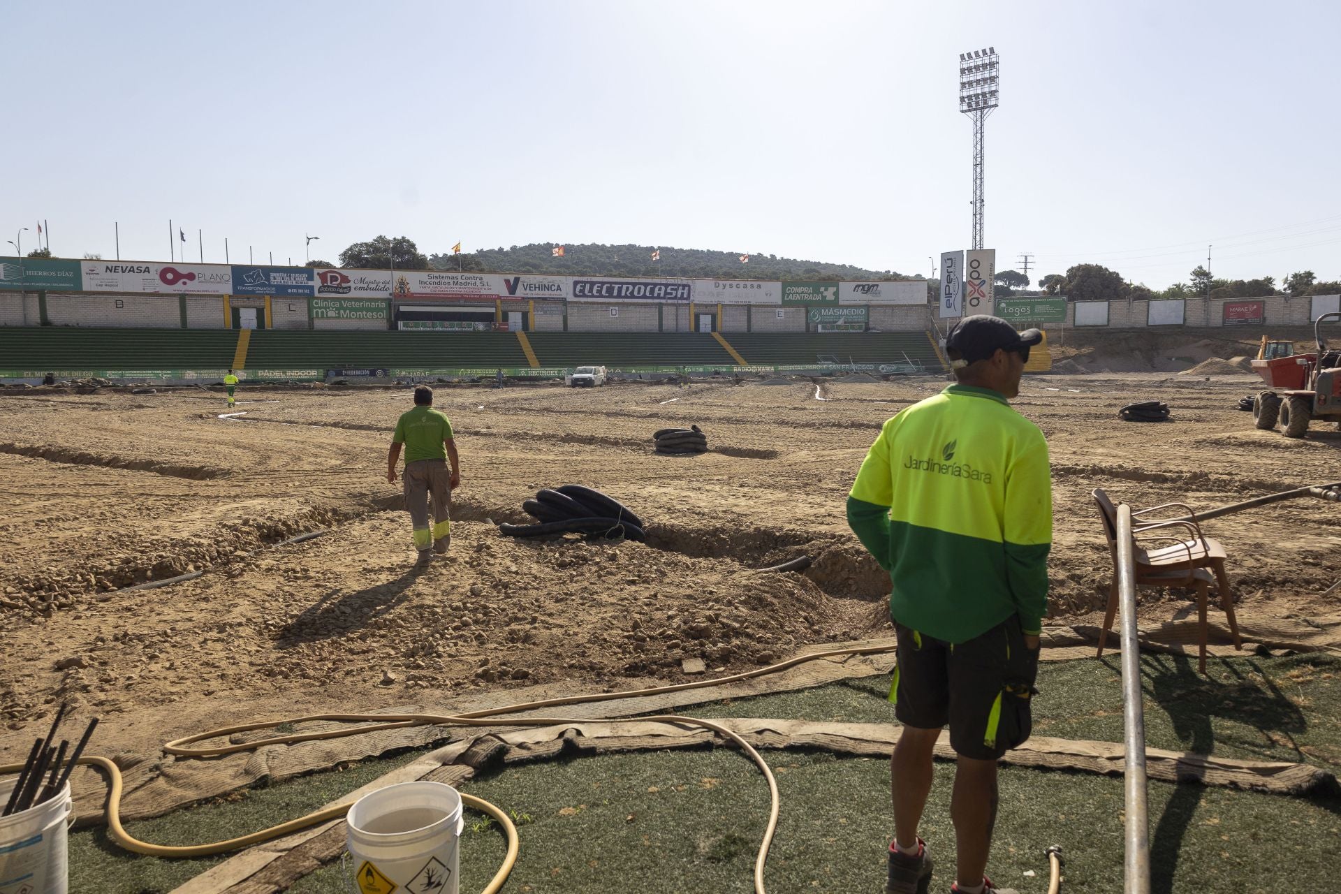 La reforma del estadio cacereño Príncipe Felipe, en imágenes