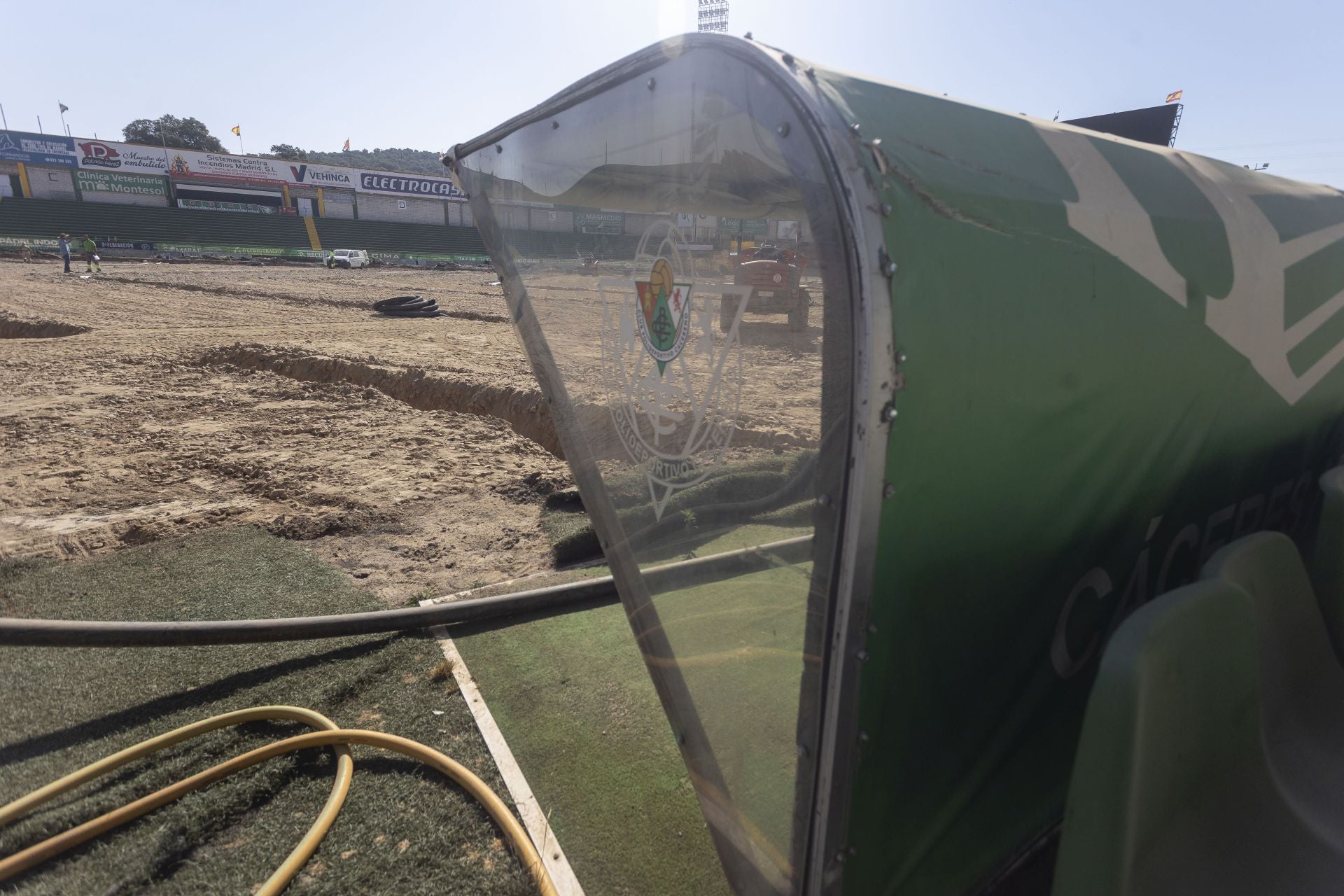 La reforma del estadio cacereño Príncipe Felipe, en imágenes