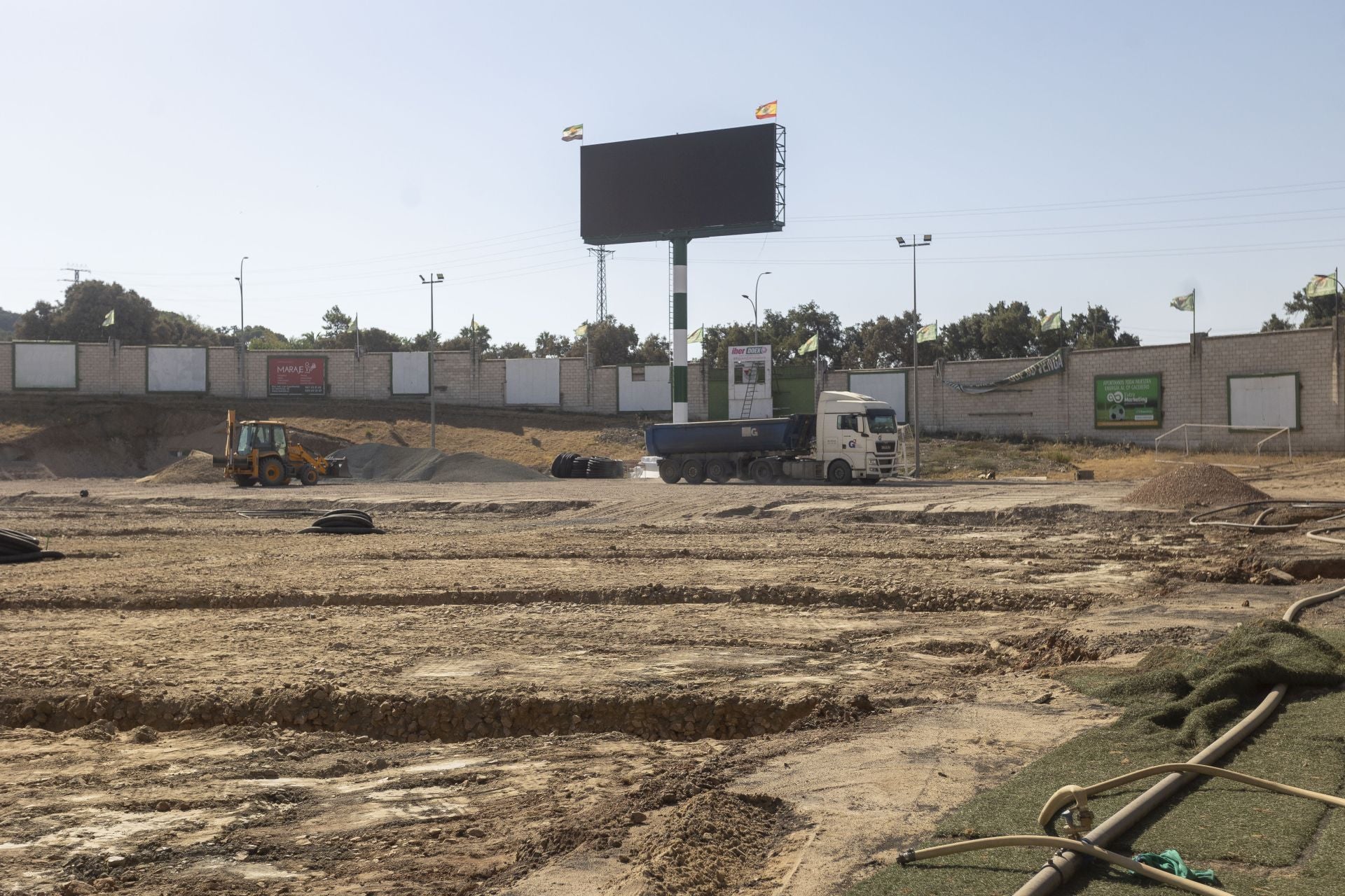La reforma del estadio cacereño Príncipe Felipe, en imágenes