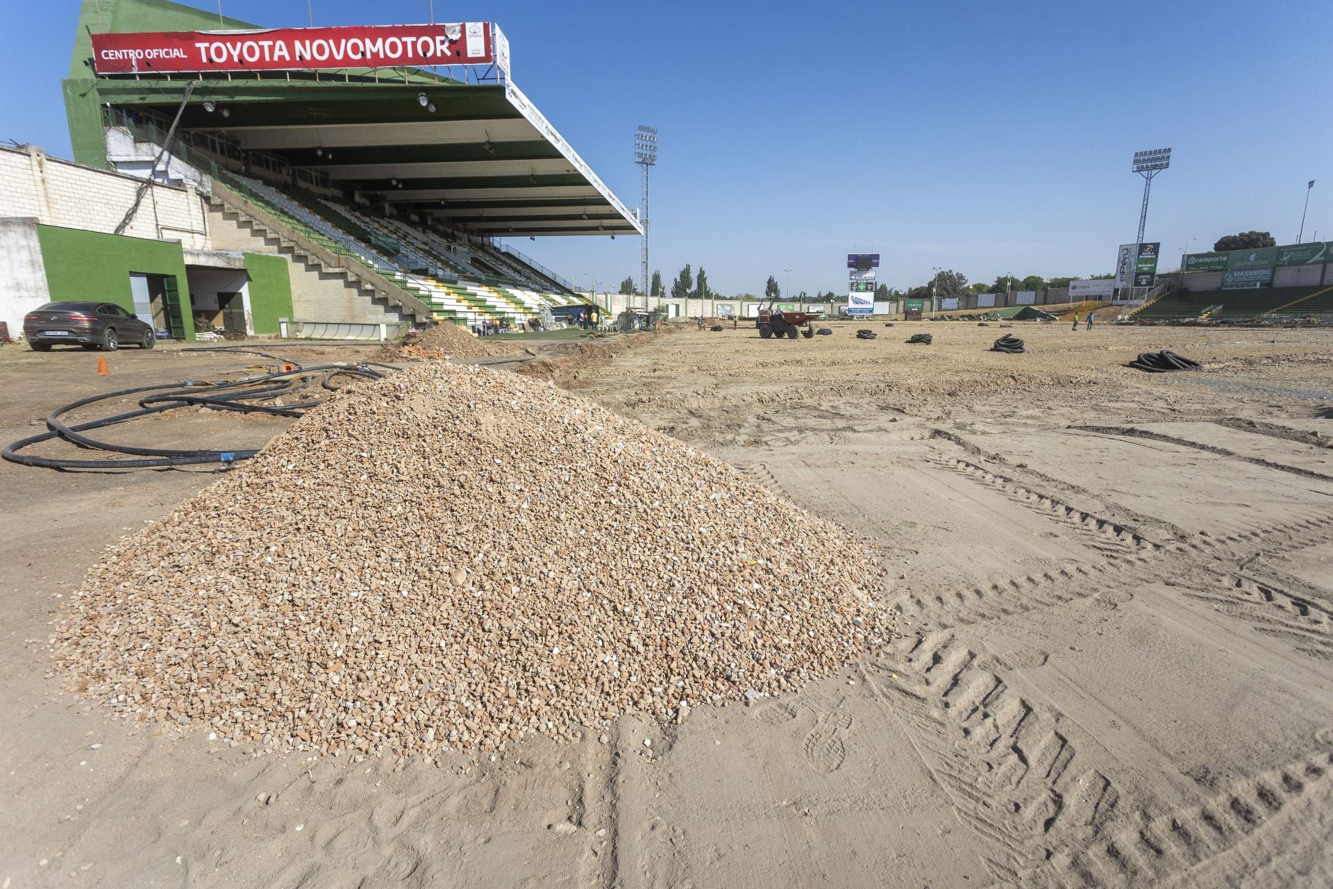 La reforma del estadio cacereño Príncipe Felipe, en imágenes