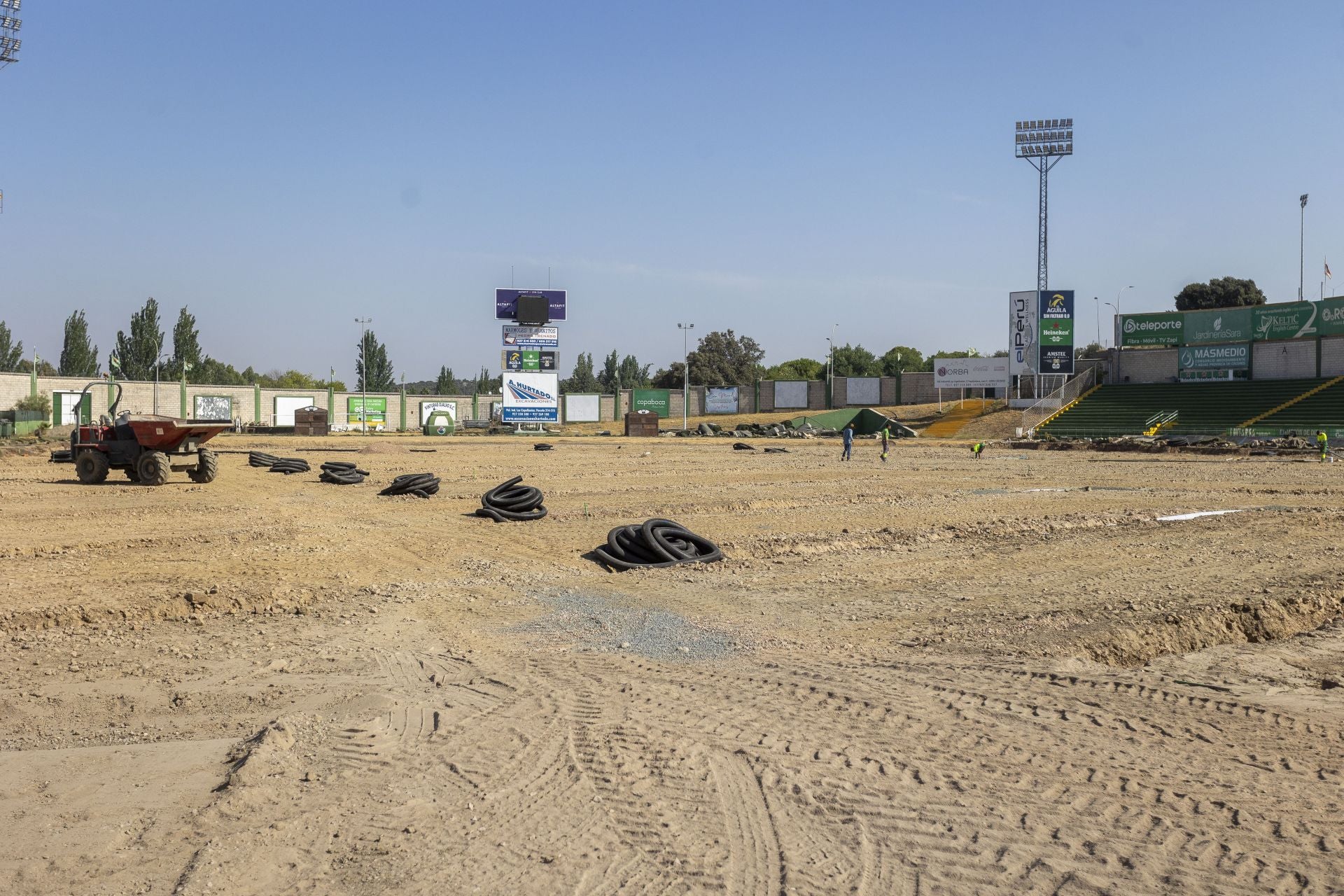 La reforma del estadio cacereño Príncipe Felipe, en imágenes