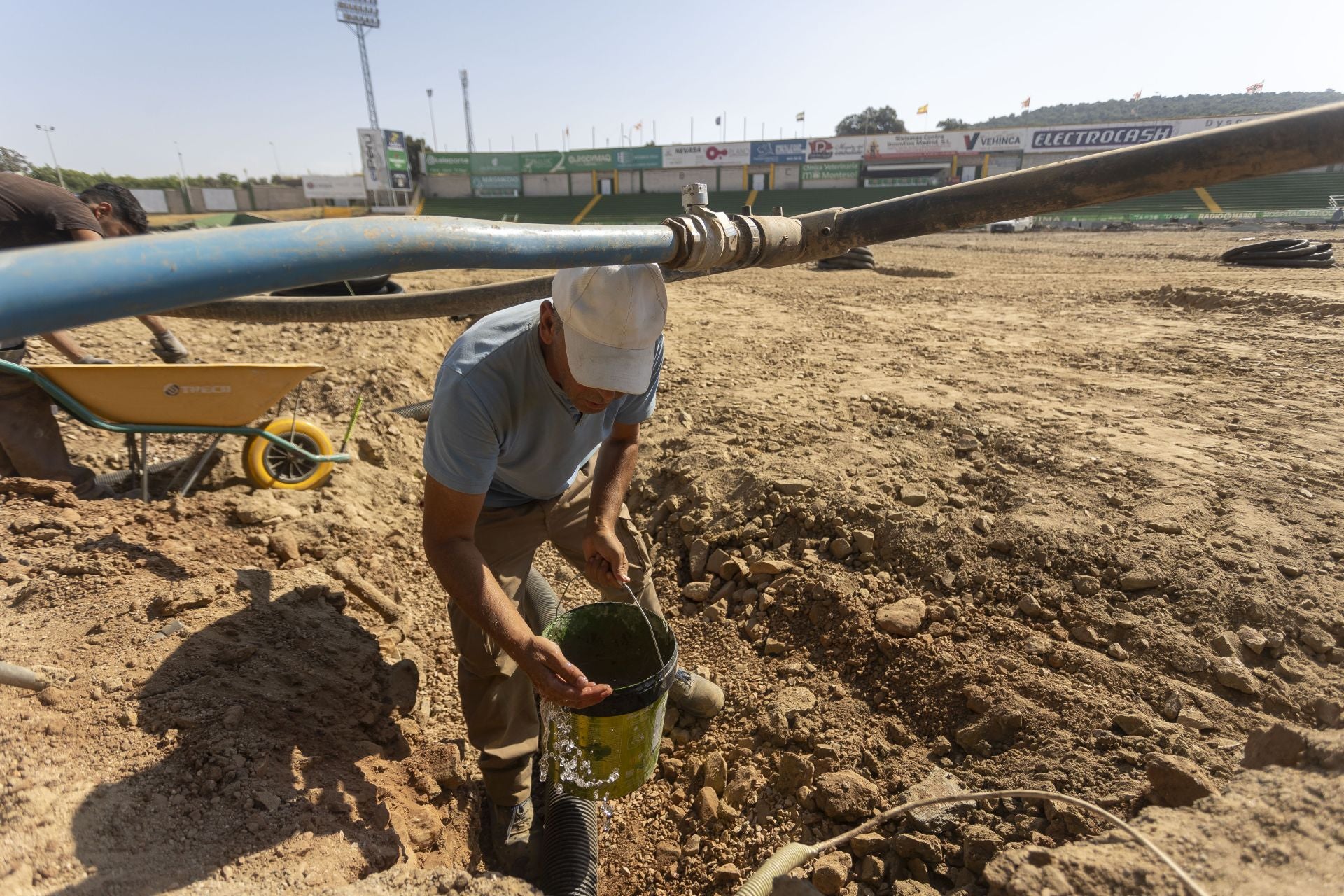 La reforma del estadio cacereño Príncipe Felipe, en imágenes