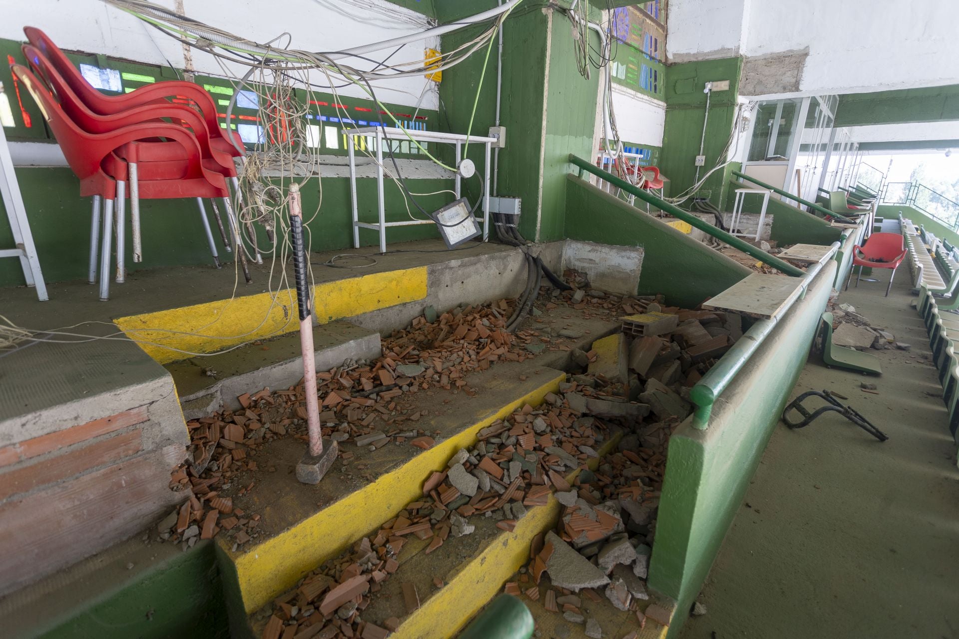 La reforma del estadio cacereño Príncipe Felipe, en imágenes