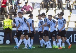 El Mérida celebra un gol en un partido de la pasada temporada en Primera RFEF.