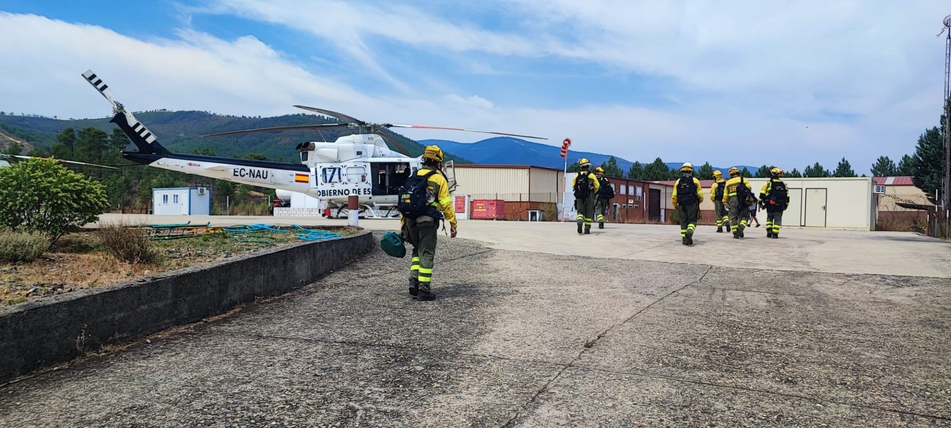 Las Brigadas de Refuerzos contra Incendios Forestales (Brif) intervienen en el fuego.