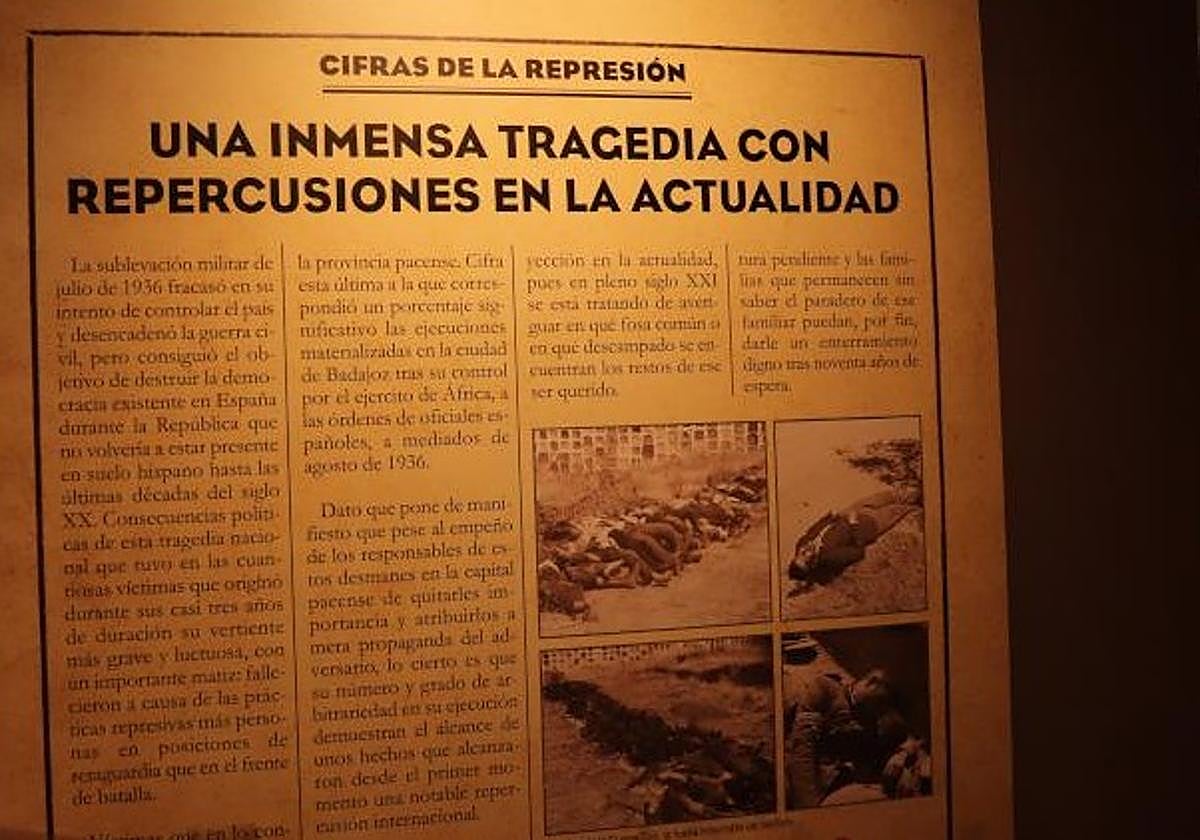 Un recorte de prensa sobre la matanza de Badajoz se expone en la muestra del MUBA.