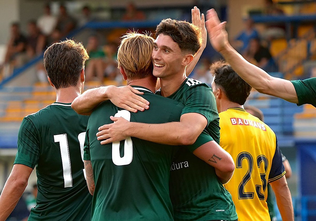 Celebración del tanto del Cacereño frente al Alcorcón.