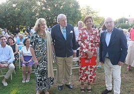 La presidenta de la peña taurina Miguel Ángel Perera, Maritina Medio; el pregonero, Diego García de la Peña; la alcaldesa, Carmen Moriyón, y José Antonio Miyar.