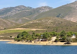 Cancho del Fresno, playa de Cañamero.