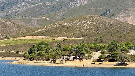 Una playa cacereña única, imagen del cupón de la ONCE