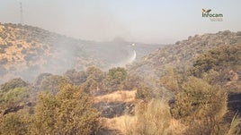 El 90% del fuego está estabilizado pero los vecinos de Villar del Pedroso seguirán confinados hasta alcanzar el 100%