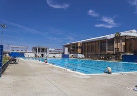 La piscina de La Granadilla donde han aparecido heces.